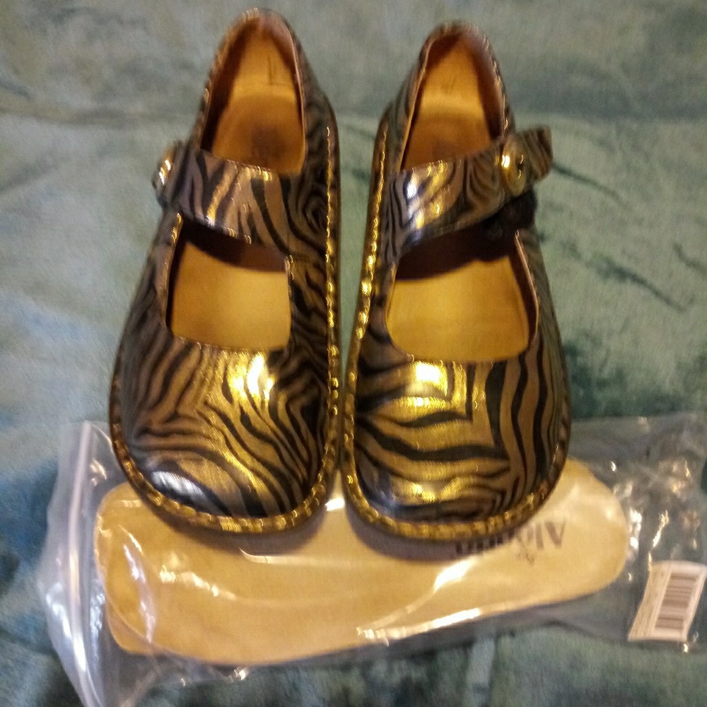 Alegria Gold and Black Zebra Print Shoes With 38 W
